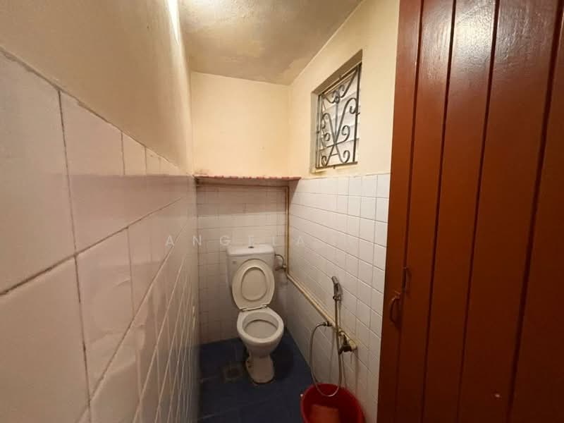 1-storey Terraced House for Rent in Taman Abad (Johor Bahru) - Angela Ng - Bathroom - PropertyGuru.com.my