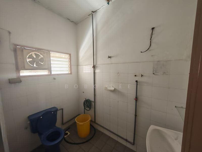 2-storey Terraced House for Rent in Taman Overseas Union (Taman Oug) (Jalan Klang Lama (Old Klang Road)) - Bobo Lee - Bathroom - PropertyGuru.com.my