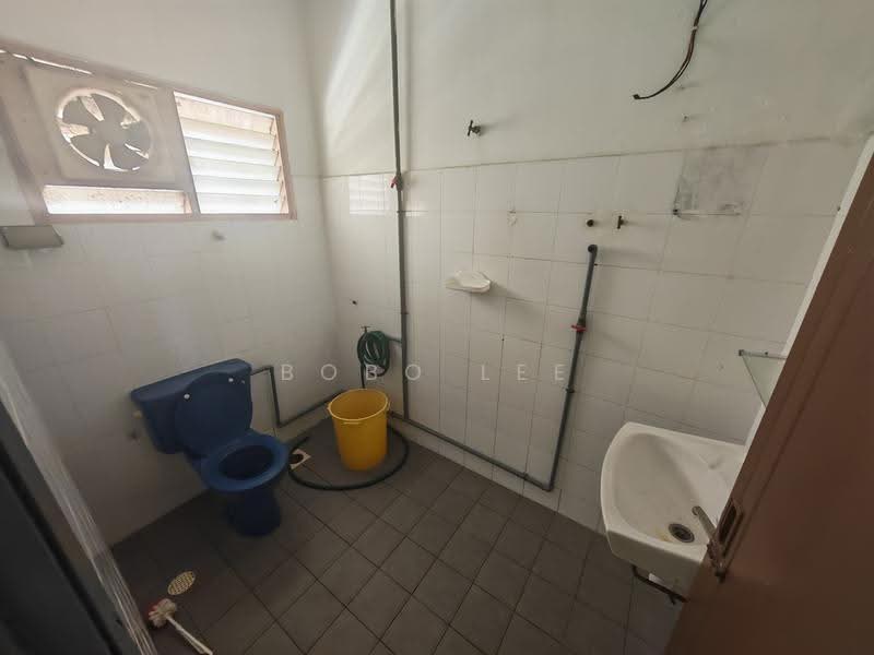 2-storey Terraced House for Rent in Taman Overseas Union (Taman Oug) (Jalan Klang Lama (Old Klang Road)) - Bobo Lee - Bathroom - PropertyGuru.com.my