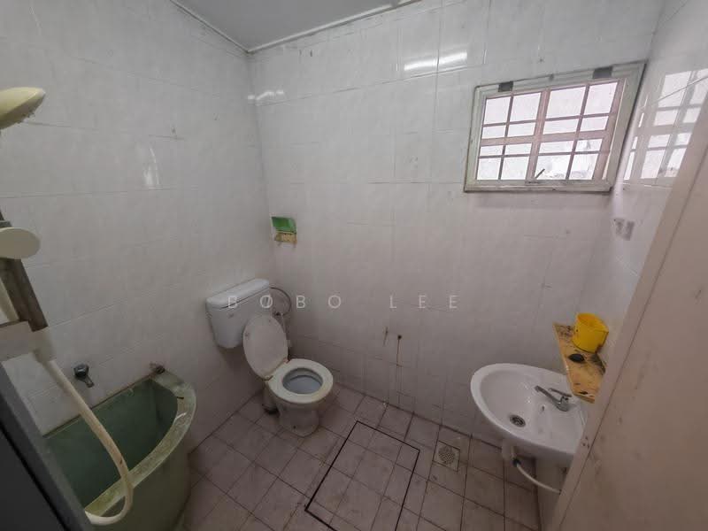 2-storey Terraced House for Rent in Taman Overseas Union (Taman Oug) (Jalan Klang Lama (Old Klang Road)) - Bobo Lee - Bathroom - PropertyGuru.com.my