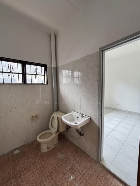 2-storey Terraced House for Sale in Taman Desa Tebrau (Tebrau) - Edmund Loh - Bathroom - PropertyGuru.com.my