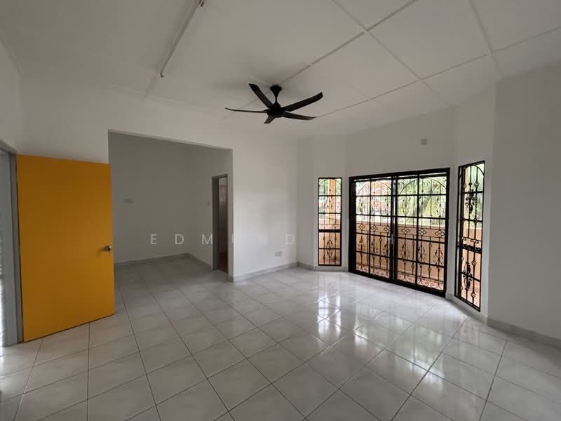 2-storey Terraced House for Sale in Taman Desa Tebrau (Tebrau) - Edmund Loh - Living Room - PropertyGuru.com.my