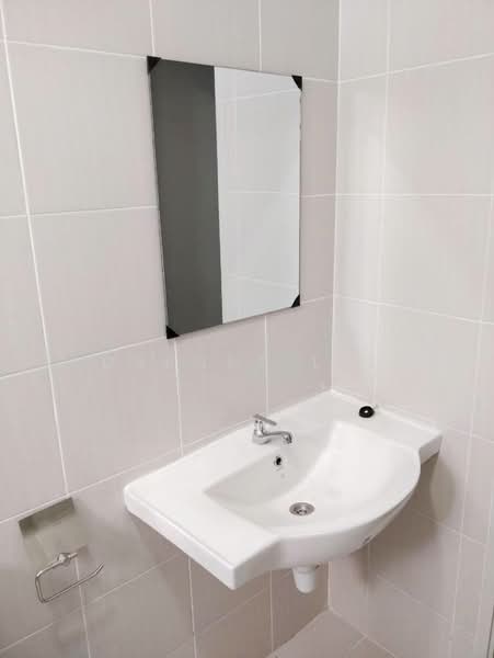 Service Residence for Rent at Meridin Bayvue Serviced Apartment - Daphne Lee - Bathroom - PropertyGuru.com.my