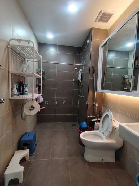 Kediaman Servis untuk Dijual di Wave @ Marina Cove - Eddy Tan - Bathroom - PropertyGuru.com.my