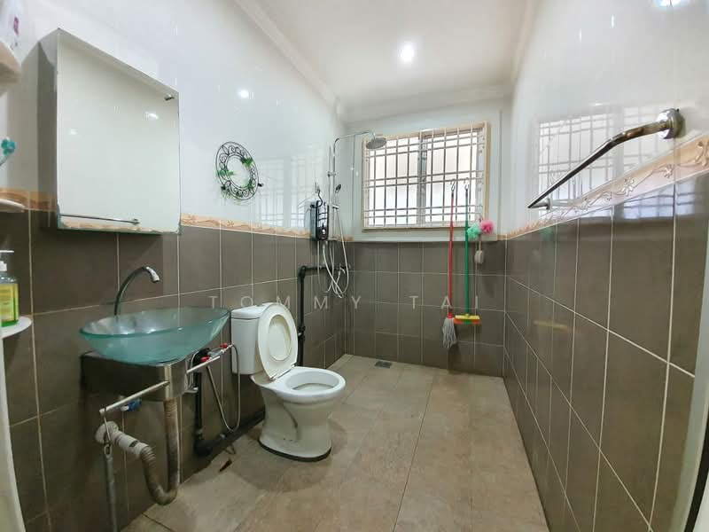 Rumah Berkembar untuk Dijual di Perling (Skudai) - Tommy Tai - Bathroom - PropertyGuru.com.my