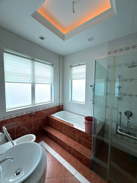 Bungalow for Rent in Bluwater Estate (Seri Kembangan) - Hugo Gooi - Bathroom - PropertyGuru.com.my