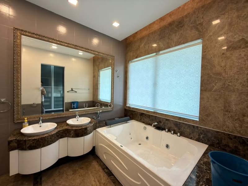 Bungalow for Rent in Bluwater Estate (Seri Kembangan) - Hugo Gooi - Bathroom - PropertyGuru.com.my