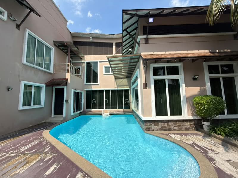 Bungalow for Rent in Bluwater Estate (Seri Kembangan) - Hugo Gooi - Exterior - PropertyGuru.com.my