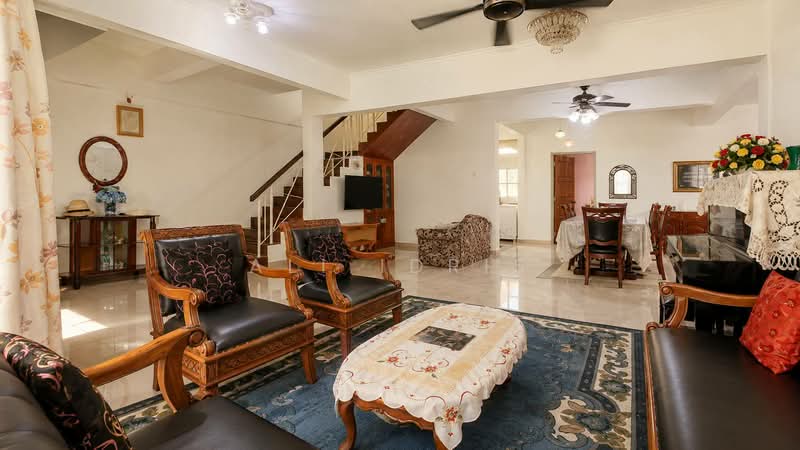 2-storey Terraced House for Sale in Bukit Antarabangsa (Ulu Kelang) - Ali Idris - Living Room - PropertyGuru.com.my