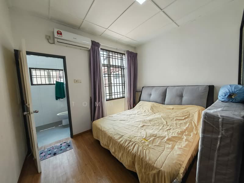 Rumah Teres 2 Tingkat untuk Dijual di Taman Impian Emas (Skudai) - Tommy Tai - Bedroom - PropertyGuru.com.my