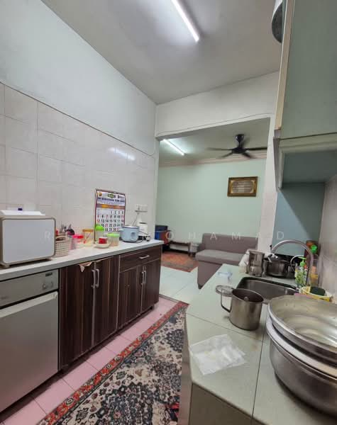 Flat for Sale at Taman Lagenda Mas - Reen Mohamad - Kitchen - PropertyGuru.com.my