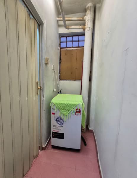 Flat for Sale at Taman Lagenda Mas - Reen Mohamad - Yard - PropertyGuru.com.my