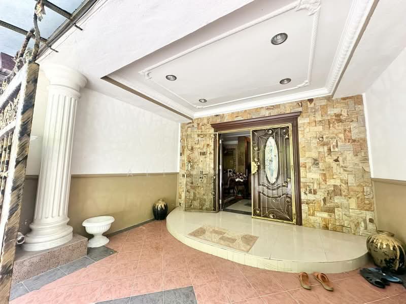 2.5-storey Terraced House for Sale in Wangsa Maju (Kuala Lumpur) - Ali Idris - Entrance - PropertyGuru.com.my