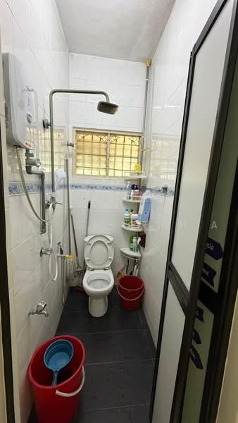 Rumah Teres 2 Tingkat untuk Dijual di Taman Universiti Indah (Seri Kembangan) - Bee Seng Chia - Bathroom - PropertyGuru.com.my