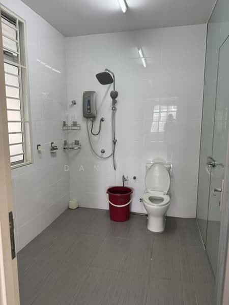2-storey Terraced House for Sale in Taman Alam Putra (Seri Kembangan) - DANIEL . - Bathroom - PropertyGuru.com.my