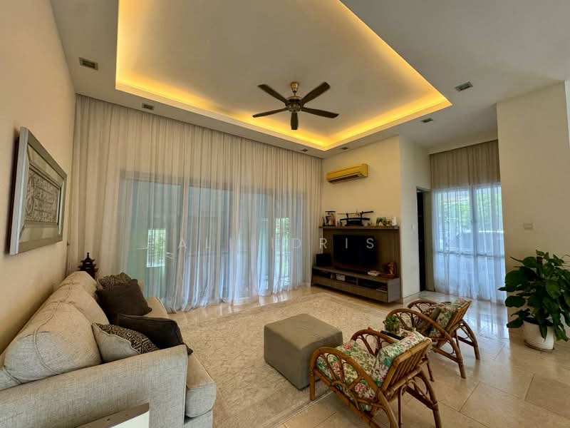 Rumah Banglo untuk Dijual di Seksyen 13 (Shah Alam) - Ali Idris - Living Room - PropertyGuru.com.my