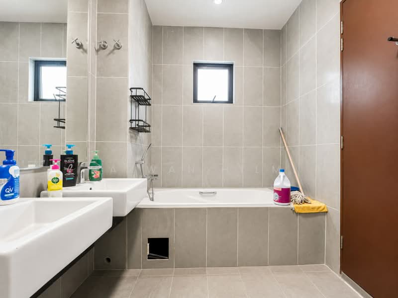 Bungalow House untuk Dijual di Subang Bestari (Shah Alam) - Hazwan Hilmi - Bathroom - PropertyGuru.com.my
