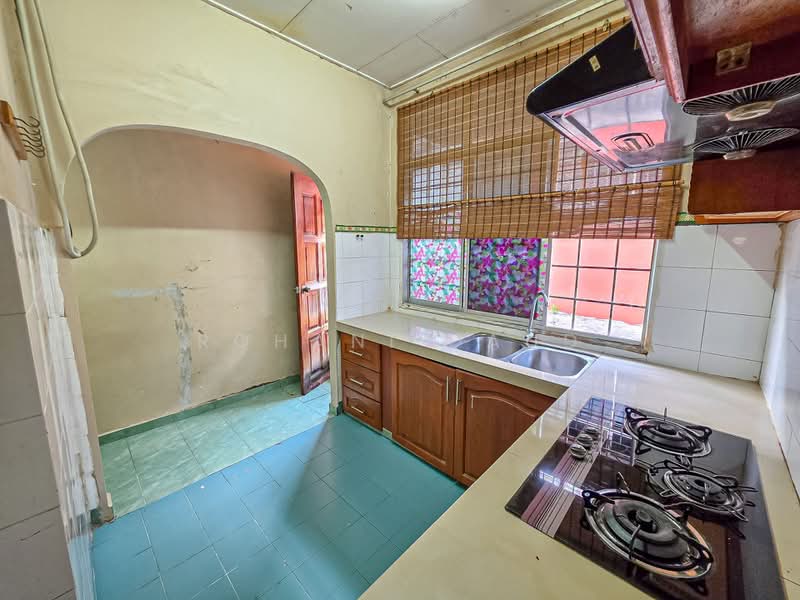 1-storey Terraced House for Sale in Bukit Beruntung (Selangor) - Rohani Daud - Kitchen - PropertyGuru.com.my