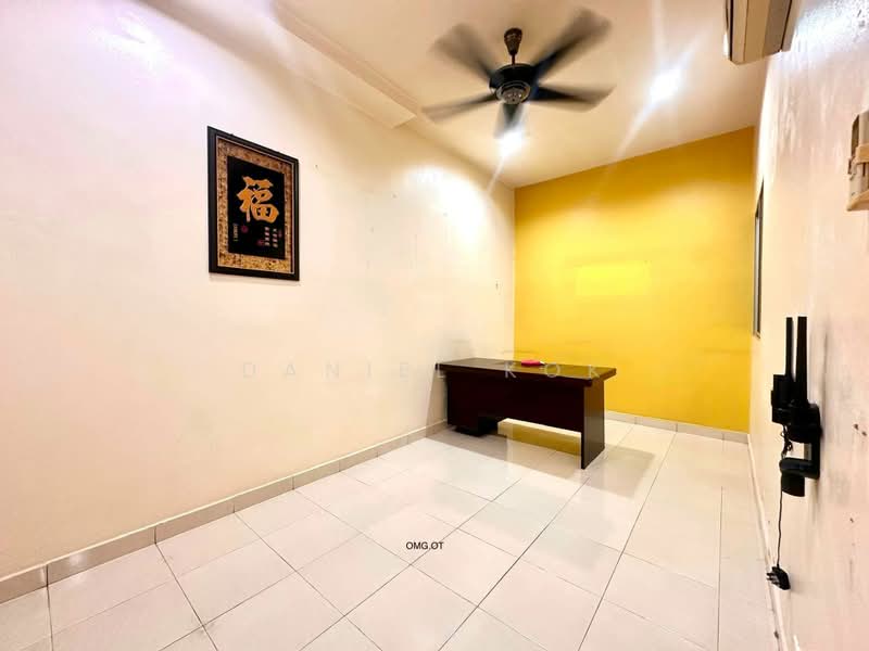 Semi-Detached House for Sale in Kawasan 2, Taman Menara Maju (Klang) - Daniel Kok - Study - PropertyGuru.com.my