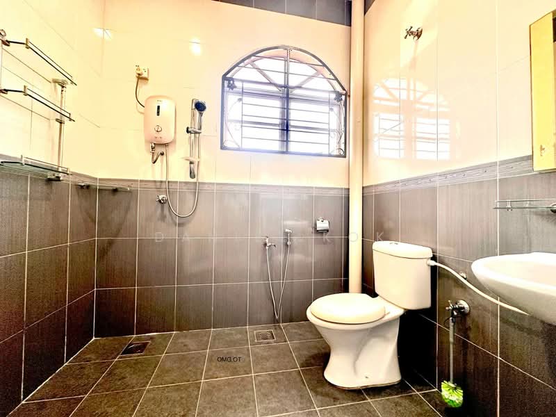 Semi-Detached House for Sale in Kawasan 2, Taman Menara Maju (Klang) - Daniel Kok - Bathroom - PropertyGuru.com.my