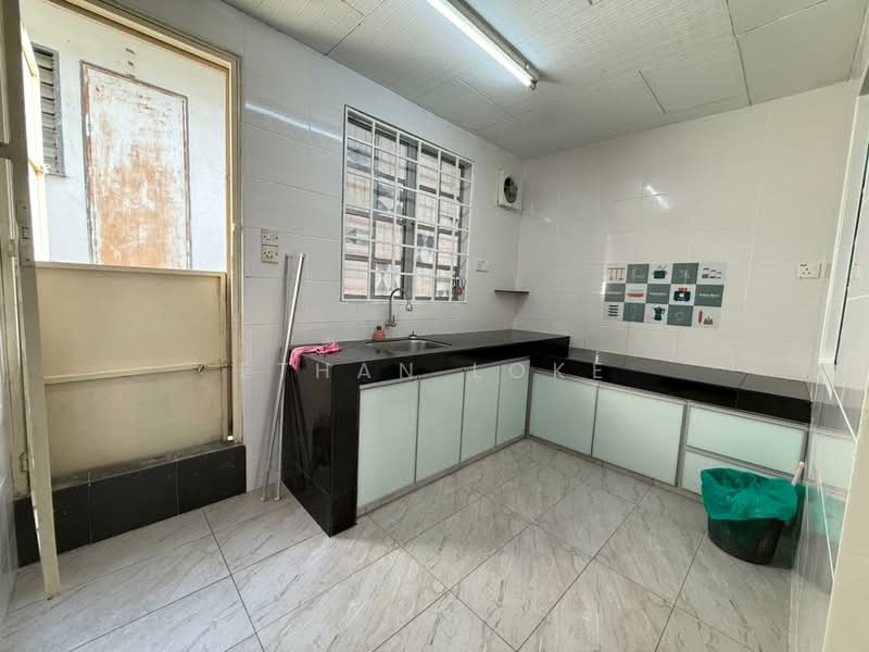 Rumah Teres 2 Tingkat untuk Disewa di Taman Sri Bintang (Kepong) - Ethan Loke - Kitchen - PropertyGuru.com.my