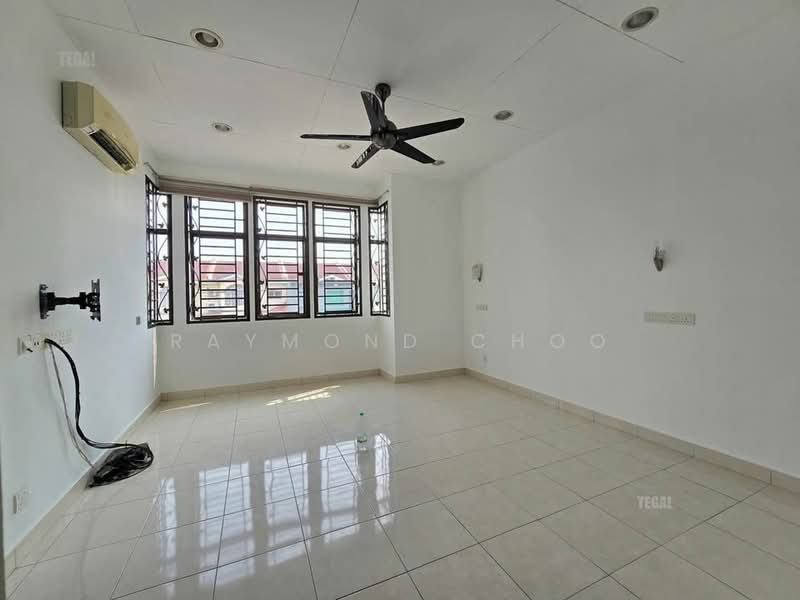 Rumah Teres untuk Dijual di Bandar Puteri Klang (Klang) - Raymond Choo - Living Room - PropertyGuru.com.my
