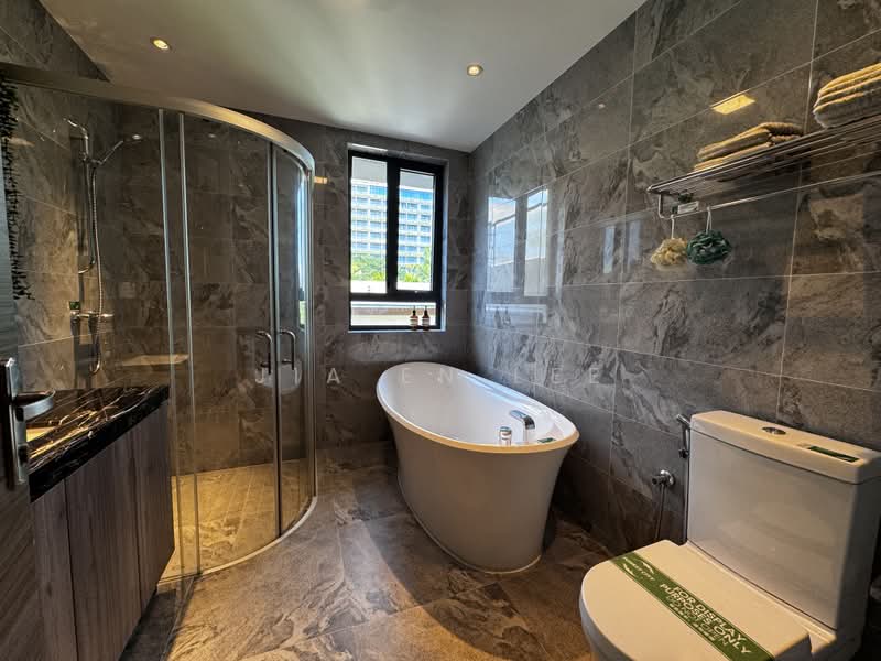 Cluster House for Sale in Forest City (Gelang Patah) - Jia En Lee - Bathroom - PropertyGuru.com.my