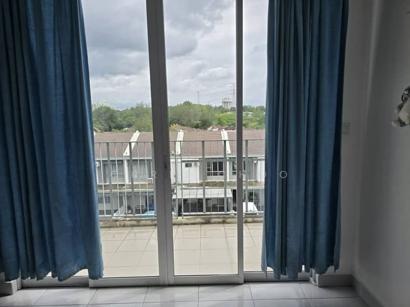 Rumah Bandar untuk Disewa di Semenyih (Selangor) - Chris Choo - Balcony - PropertyGuru.com.my