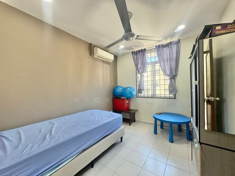 Pangsapuri untuk Disewa di Taman Larkin Idaman Plot C - Nick Low - Bedroom - PropertyGuru.com.my