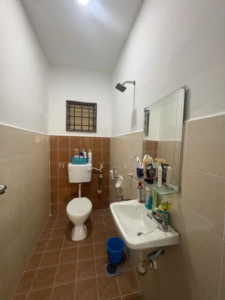 Pangsapuri untuk Disewa di Taman Larkin Idaman Plot C - Nick Low - Bathroom - PropertyGuru.com.my