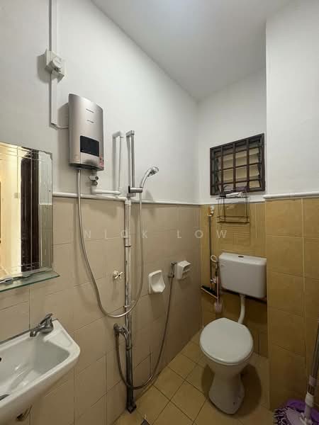 Pangsapuri untuk Disewa di Taman Larkin Idaman Plot C - Nick Low - Bathroom - PropertyGuru.com.my