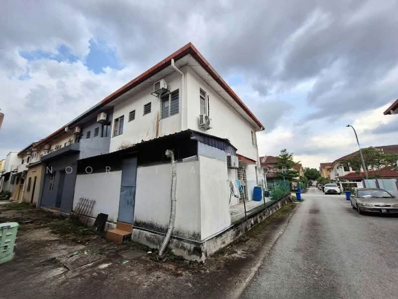 2-storey Terraced House for Sale in Subang (Selangor) - Noor Zihan Nordin - Exterior - PropertyGuru.com.my