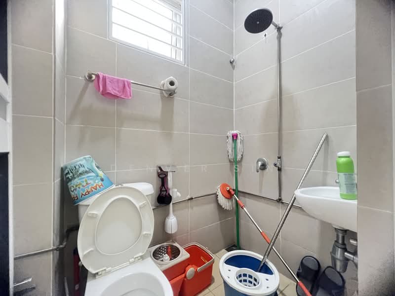 Semi-Detached House for Sale in Mahkota Cheras (Cheras) - Denver Sin - Bathroom - PropertyGuru.com.my