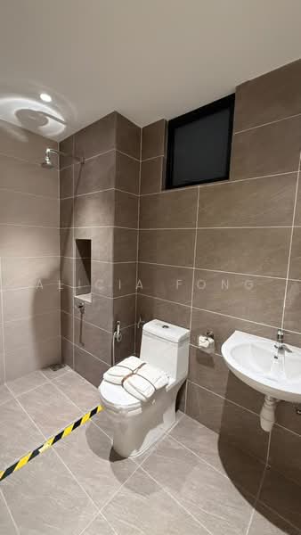 Service Residence for Sale at Bodaiju Residences - Alicia Fong - Bathroom - PropertyGuru.com.my
