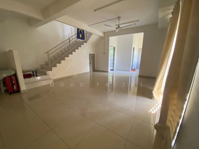 Rumah Teres 2 Tingkat untuk Dijual di Tanjong Duabelas (Selangor) - Mohd Faizal - Living Room - PropertyGuru.com.my