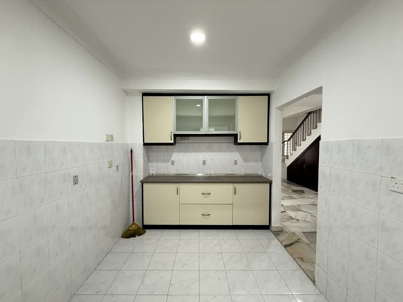 Rumah Teres 2 Tingkat untuk Dijual di Seksyen 4, Taman Kinrara (Puchong) - Carson Lai - Kitchen - PropertyGuru.com.my