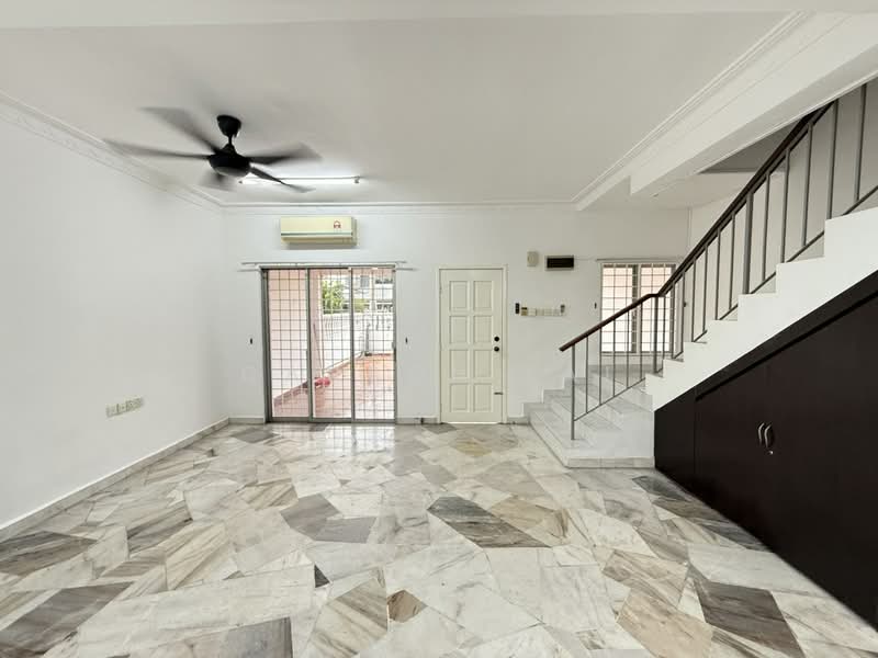 Rumah Teres 2 Tingkat untuk Dijual di Seksyen 4, Taman Kinrara (Puchong) - Carson Lai - Living Room - PropertyGuru.com.my