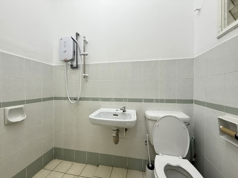 Rumah Teres 2 Tingkat untuk Dijual di Seksyen 4, Taman Kinrara (Puchong) - Carson Lai - Bathroom - PropertyGuru.com.my