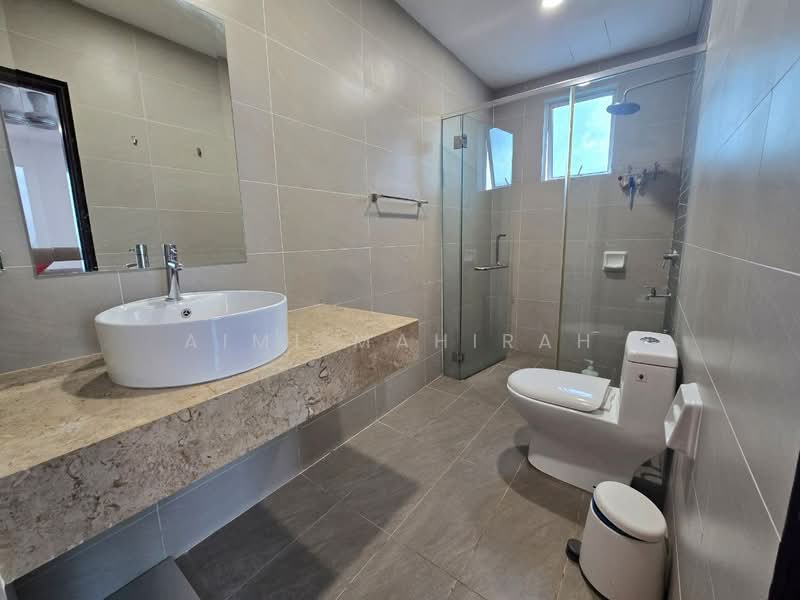 Kediaman Servis untuk Dijual di Tamu Hotel & Suites - Aimi Mahirah - Bathroom - PropertyGuru.com.my