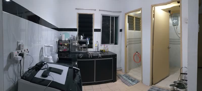 Pangsapuri untuk Disewa di Kemuning Apartment - Sha . - Kitchen - PropertyGuru.com.my