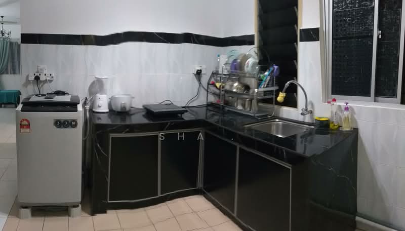 Pangsapuri untuk Disewa di Kemuning Apartment - Sha . - Kitchen - PropertyGuru.com.my