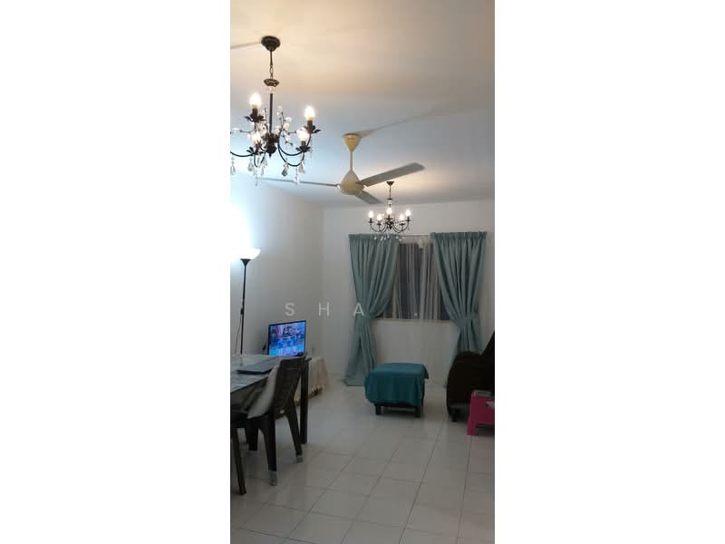 Pangsapuri untuk Disewa di Kemuning Apartment - Sha . - Living Room - PropertyGuru.com.my