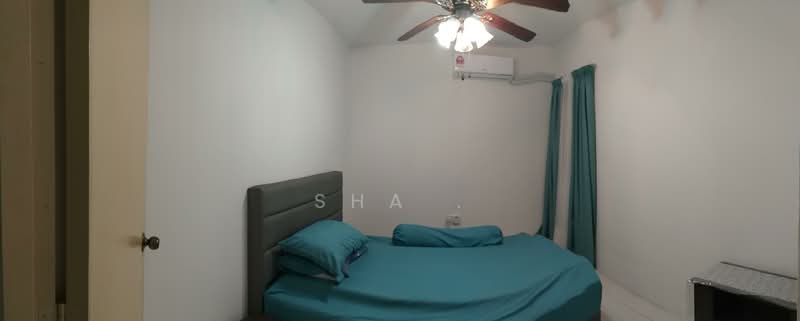 Pangsapuri untuk Disewa di Kemuning Apartment - Sha . - Bedroom - PropertyGuru.com.my