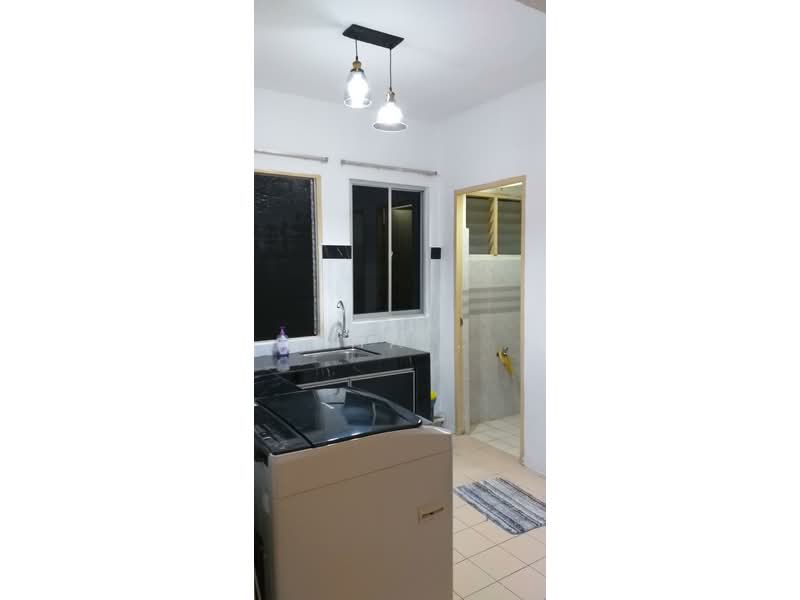 Pangsapuri untuk Disewa di Kemuning Apartment - Sha . - Kitchen - PropertyGuru.com.my