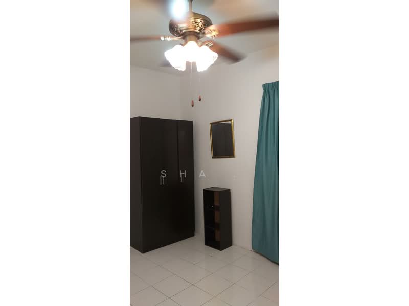 Pangsapuri untuk Disewa di Kemuning Apartment - Sha . - Bedroom - PropertyGuru.com.my