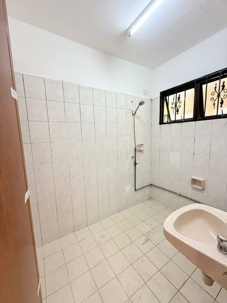 2-storey Terraced House for Sale in Taman Desa Tebrau (Tebrau) - Alicia Fong - Bathroom - PropertyGuru.com.my