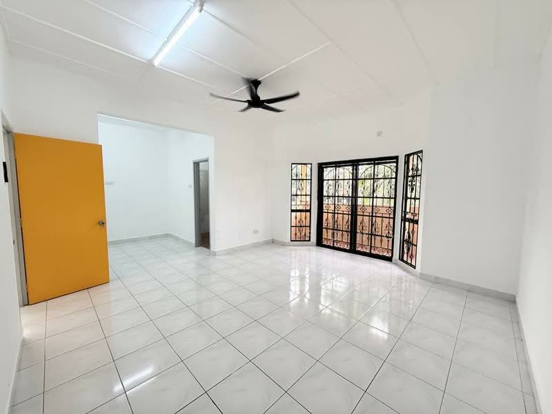 2-storey Terraced House for Sale in Taman Desa Tebrau (Tebrau) - Alicia Fong - Living Room - PropertyGuru.com.my