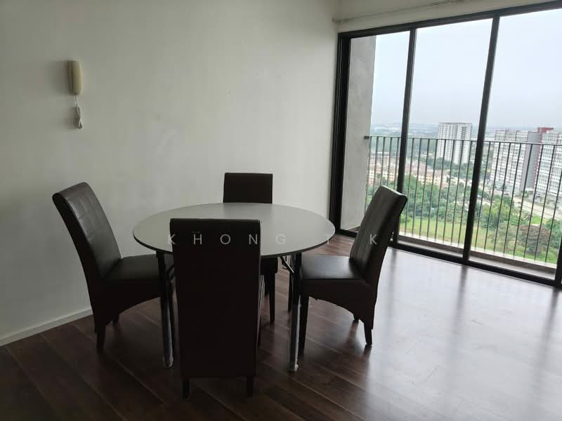 Servis Apartment untuk Disewa di Geo Bukit Rimau - Khong T.K - Dining Table & Chairs - PropertyGuru.com.my