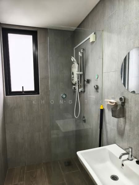 Servis Apartment untuk Disewa di Geo Bukit Rimau - Khong T.K - Master Bathroom - PropertyGuru.com.my
