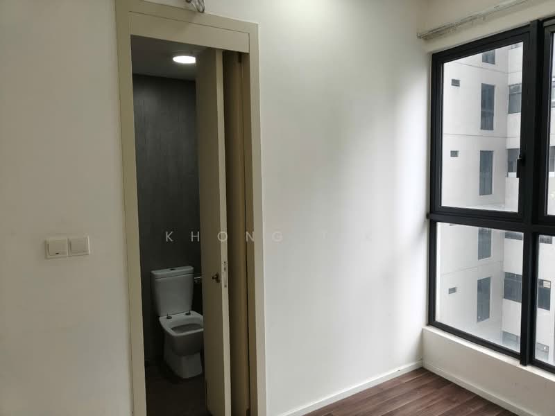 Servis Apartment untuk Disewa di Geo Bukit Rimau - Khong T.K - Bedroom No.2 with Attached Bathroom - PropertyGuru.com.my